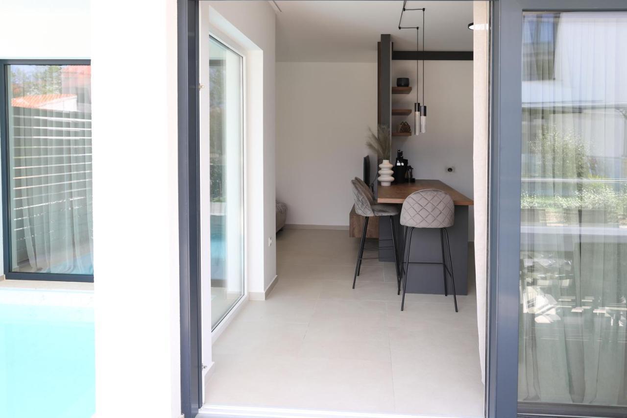 Brand New Apartment With Private Pool Njivice Luaran gambar