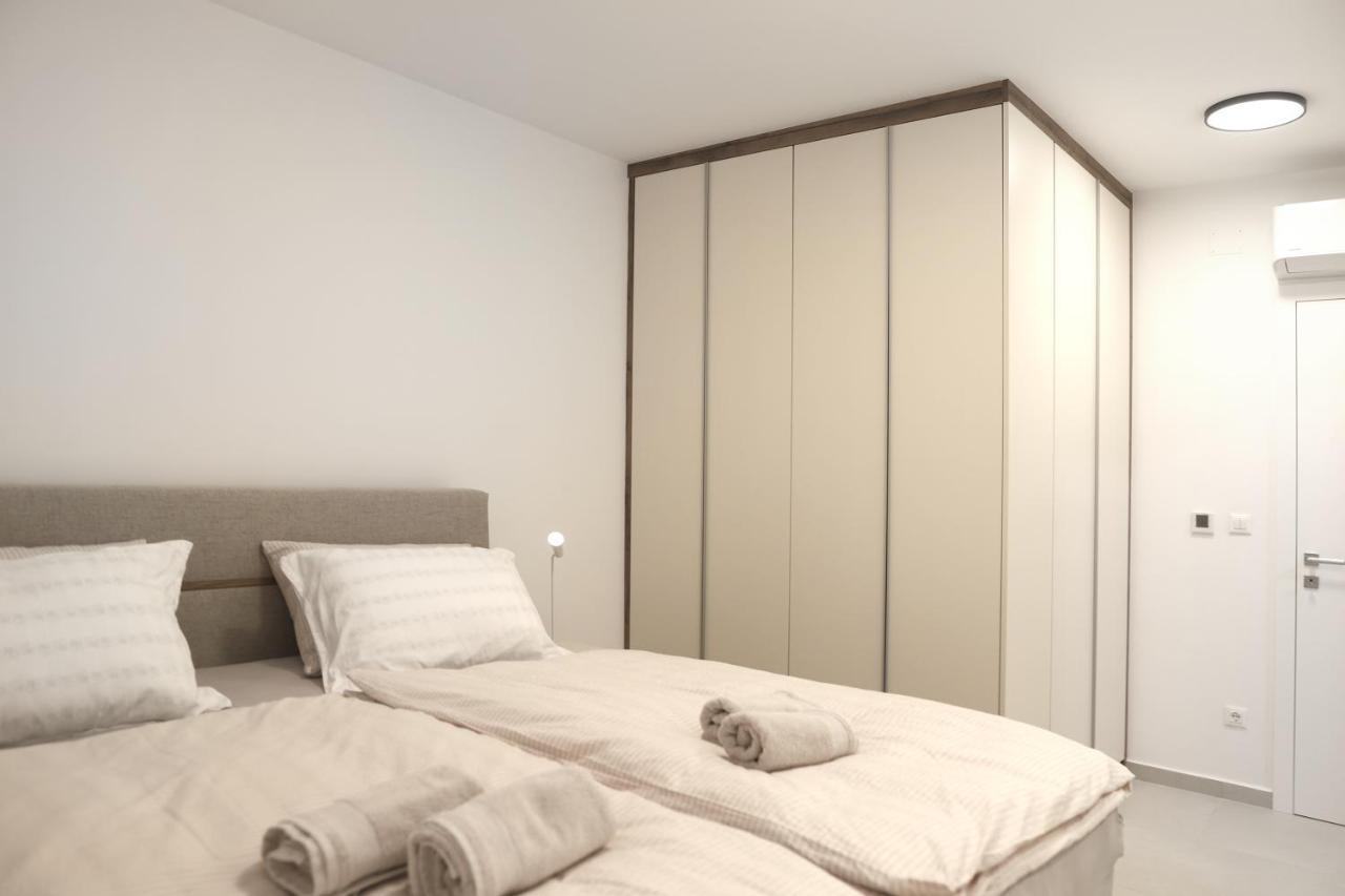Brand New Apartment With Private Pool Njivice Luaran gambar
