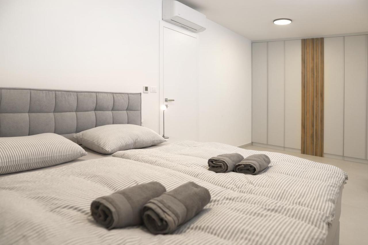 Brand New Apartment With Private Pool Njivice Luaran gambar
